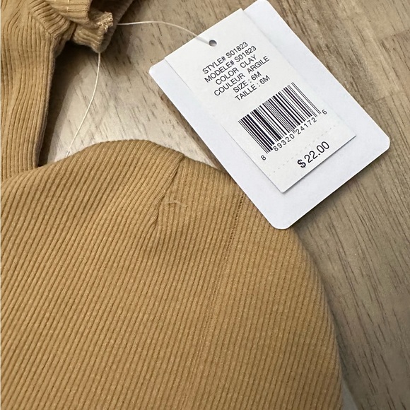 Three piece unisex 6 months Sterling Baby Set, includes onesie, shorts and a hat - Picture 6 of 7